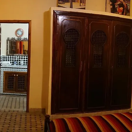 Riad Les Chrifis Navette Aeroport 24 Sur 24 Fez Buitenkant foto