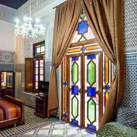 Riad Les Chrifis Navette Aeroport 24 Sur 24 Fez Buitenkant foto